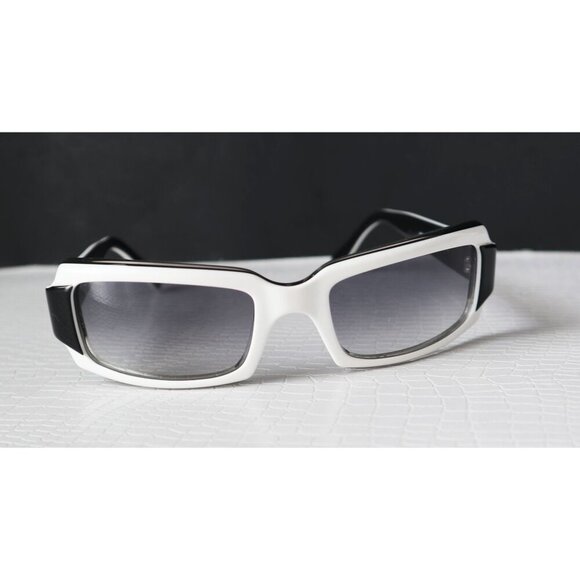 Vogue V2327-S Sunglasses Made in Italy Woman Rectangular Black & White - Picture 3 of 8